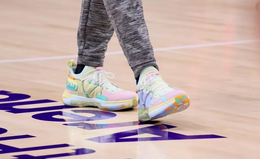 今日上脚:李宁闪击6圣诞配色,aj11定制版太帅了!