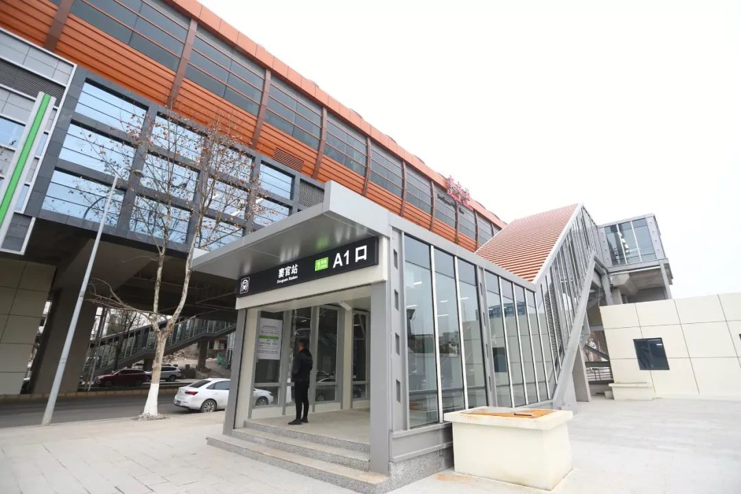 窦官站今天迎客贵阳地铁1号线全通