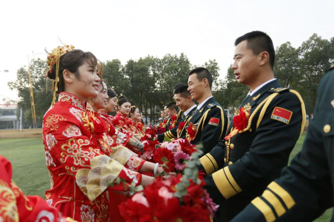 最硬核催婚现身火箭军集体婚礼现场却遭遇这事李易峰我太难了