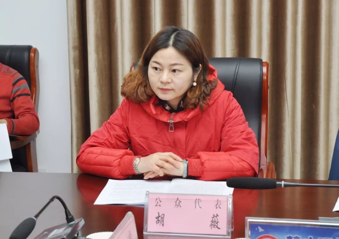 会前,公众代表胡薇,洪忠健是由县公安局按照《祁门县人民政府重大行政