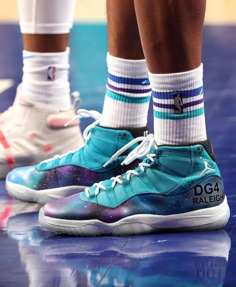 今日上脚:李宁闪击6圣诞配色,aj11定制版太帅了!