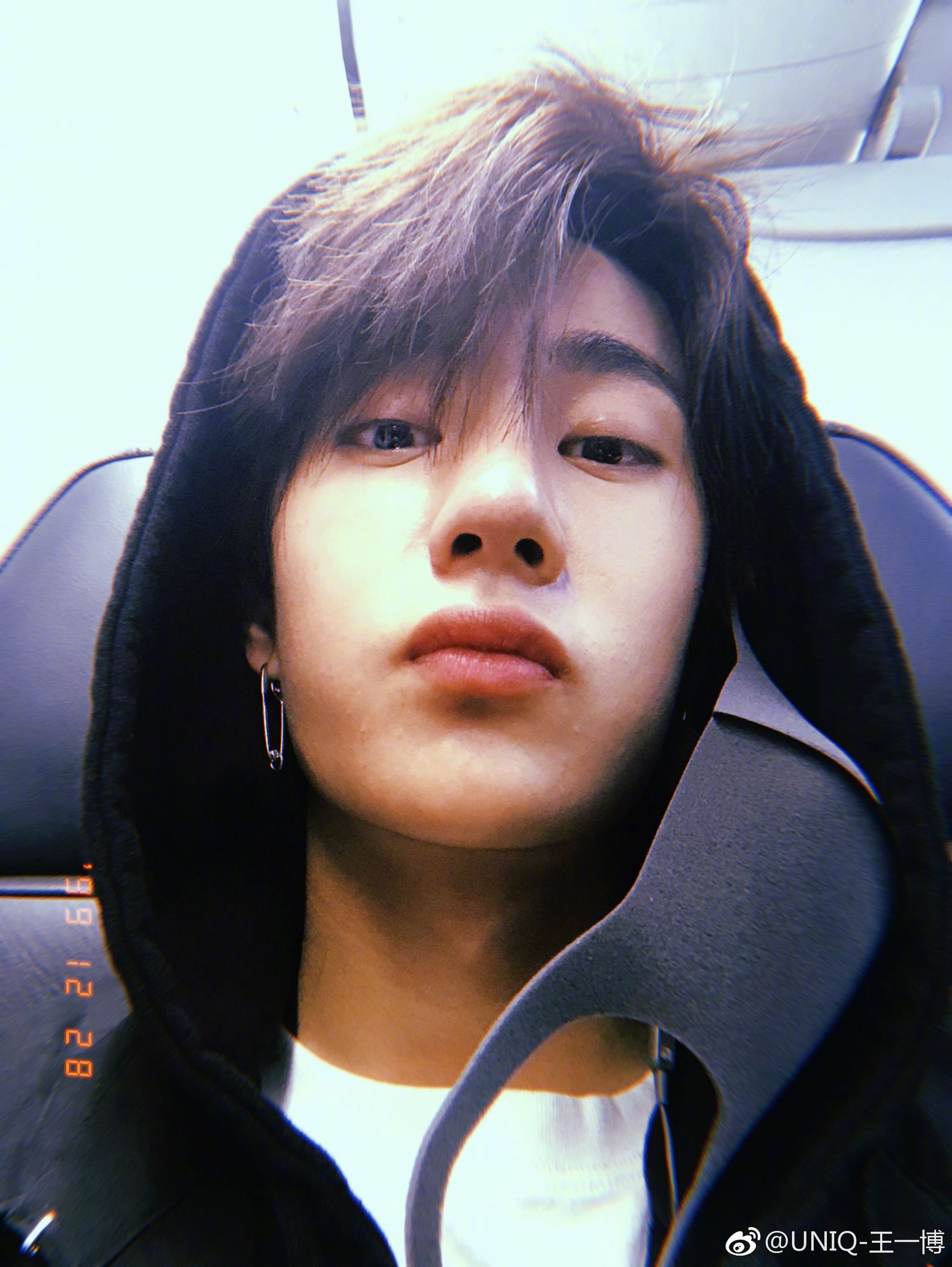 甜甜的那年今日结束繁忙行程返回首尔微博乖乖放送四张自拍福利