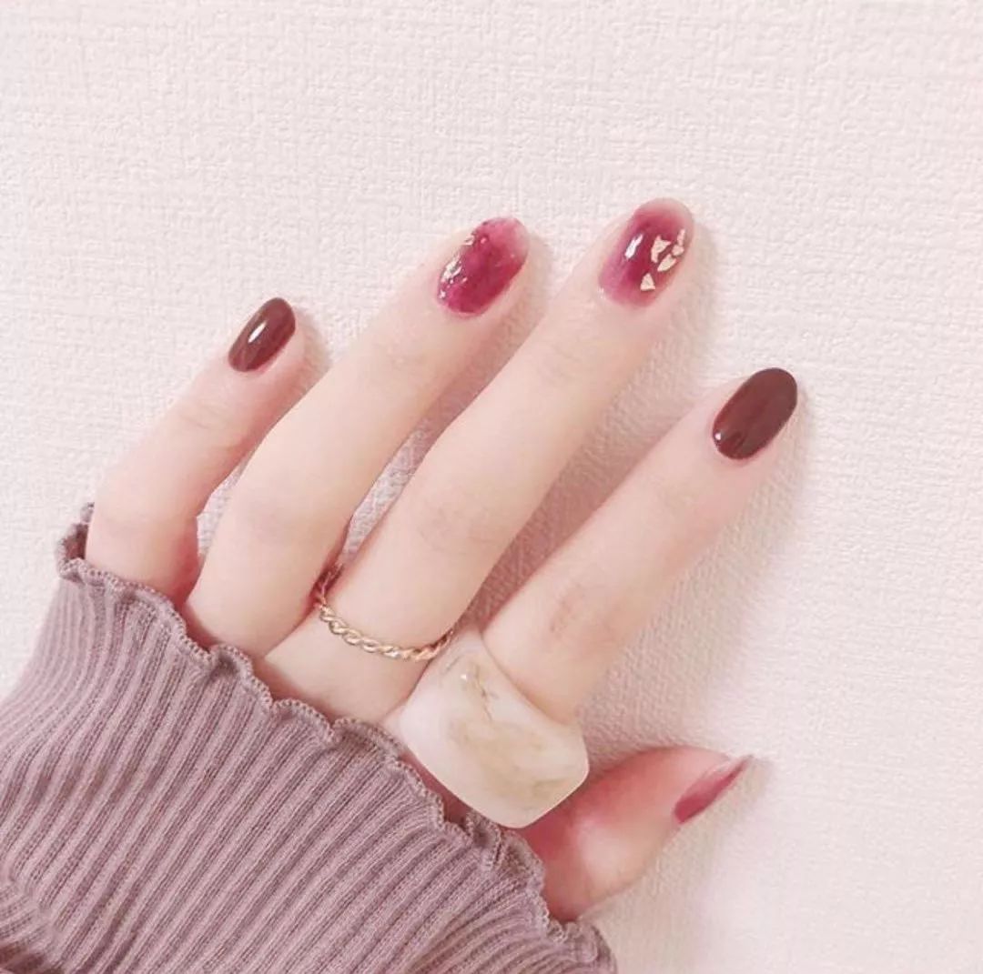 这些美甲款式简单不出错经典又百搭