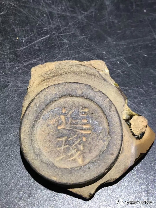 建盏底款之「 供御」和 「进琖」