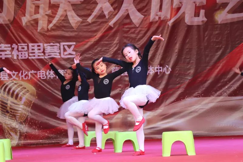 藤县"我和我的祖国"少儿春晚首场节目海选比赛火热进行中