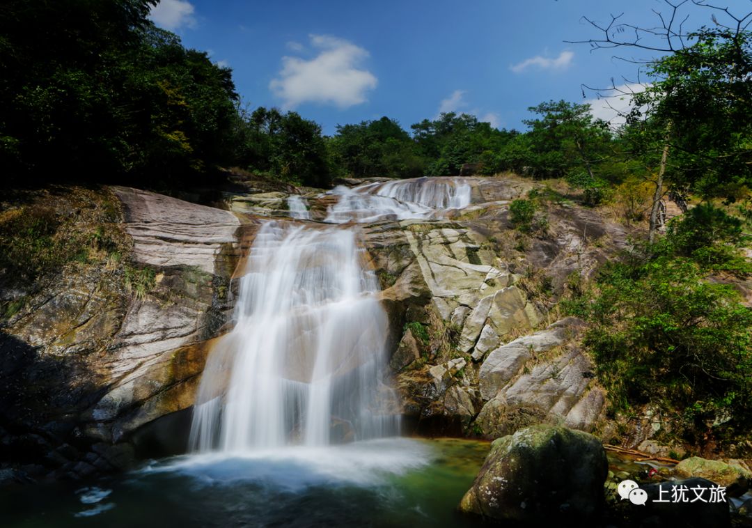 立足好山水,引進了陽明湖國際路亞基地,南湖國際垂釣基地等一批專業