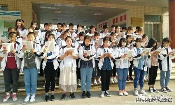 漢中鋪鎮(zhèn)中學(xué)2019掀起經(jīng)典誦讀校園文化熱潮(圖9) 漢中鋪鎮(zhèn)中學(xué)2019掀起經(jīng)典誦讀校園文化熱潮(圖9)