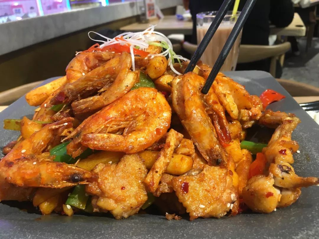 虾和鸡翅简直就是神仙搭配!精心处理后的虾,香气四溢.