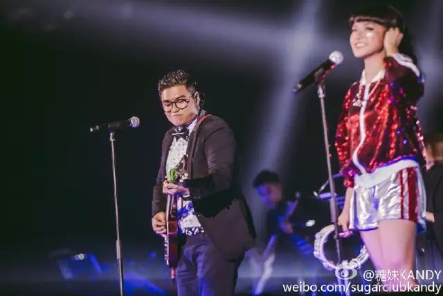 黄山怡俘虏一班宅男,杀出重围凭着自己鬼马开朗的性格下面这位身高