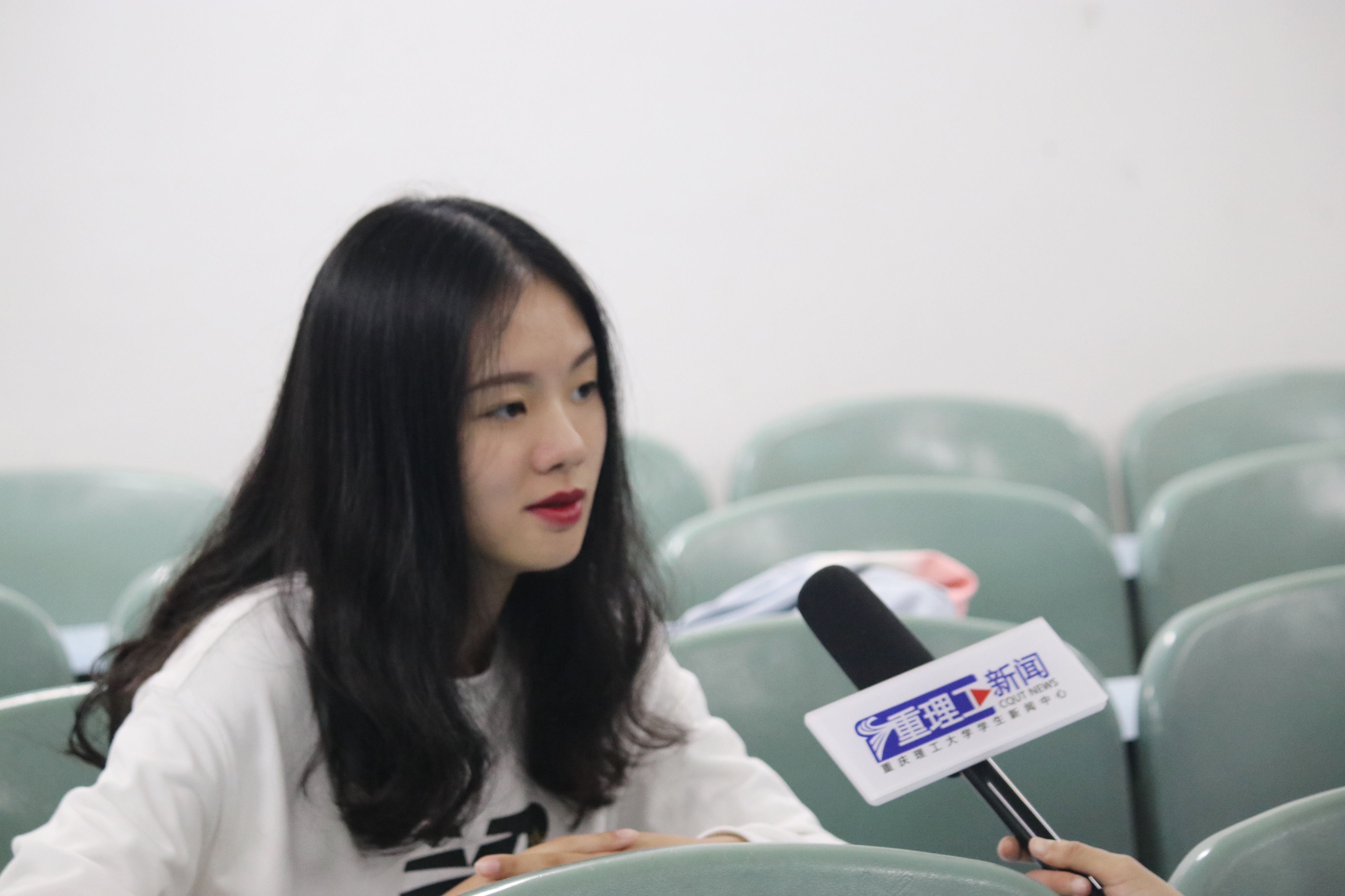 重庆理工大学罗珺一:一个不想当摄影师的女高音不是一个好的击剑者