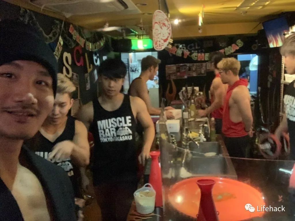 那个勇闯东京肌肉男酒吧的中国健身教练,原来是他!
