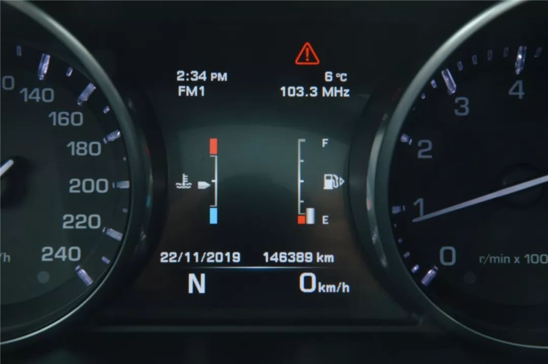 寄售精品路虎2015款揽胜极光20t五门风尚版