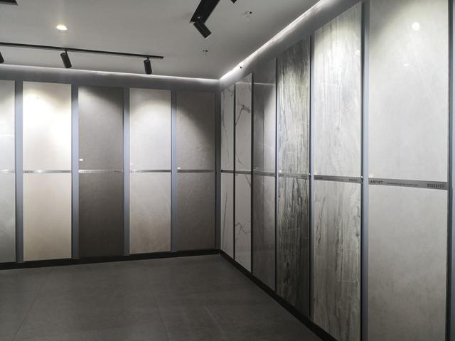 瓷砖 正文 不同于传统专卖店一成不变的布局和销售模式,阿迪斯现代砖