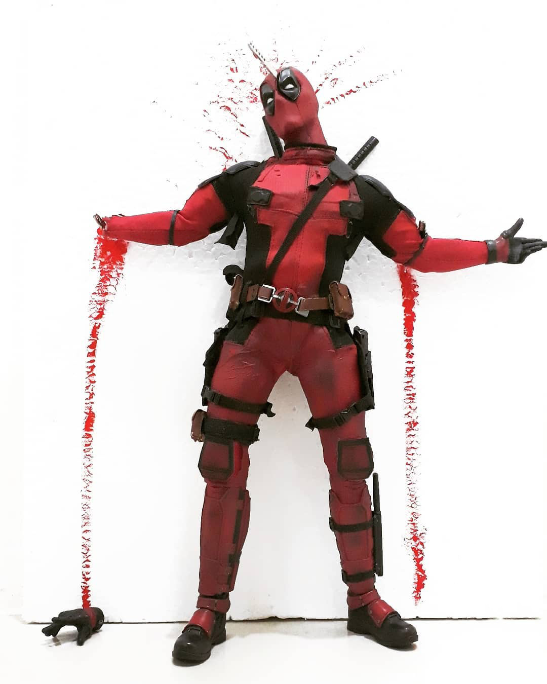 当漫威英雄表演自己的技术,鹰眼箭无虚发,你看蜘蛛侠,死侍惨了!