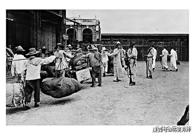 1911年辛亥革命老照片图六是孙中山与黄兴和武昌起义将士合影