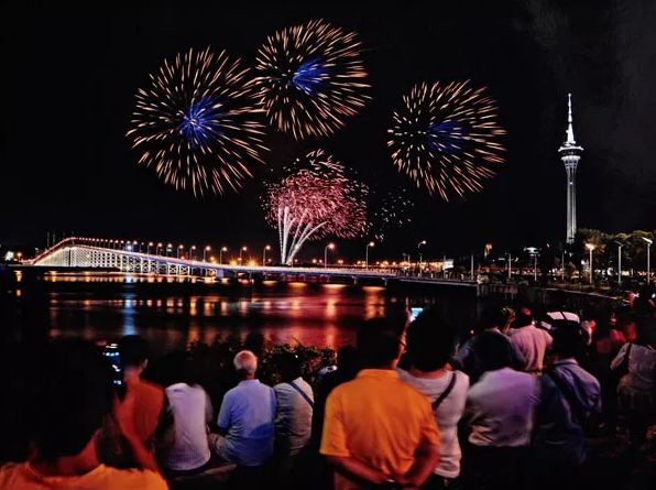 澳门2020年跨年全攻略!演唱会 烟花 市集high翻天!