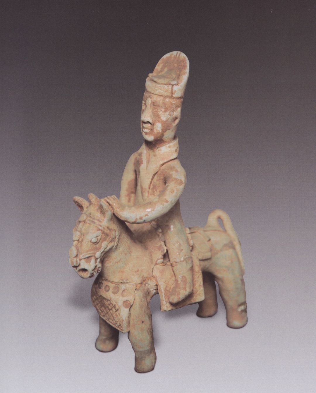 西晋骑俑上衣下裳的形制历来被沿袭,打破传统习俗并不容易,据《史记