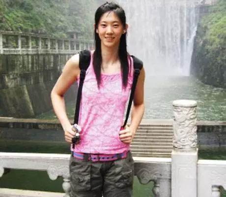 薛明的身高达到了1米93,被誉为是"小赵蕊蕊",10岁开始练习专业的排球