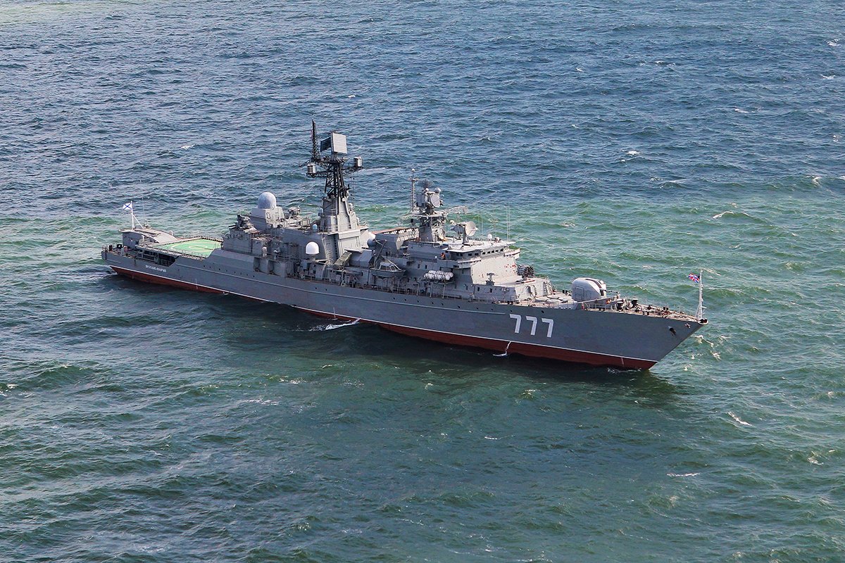 中俄战舰驶入伊朗港口,和052d同框的俄舰,造了20年才服役_护卫舰