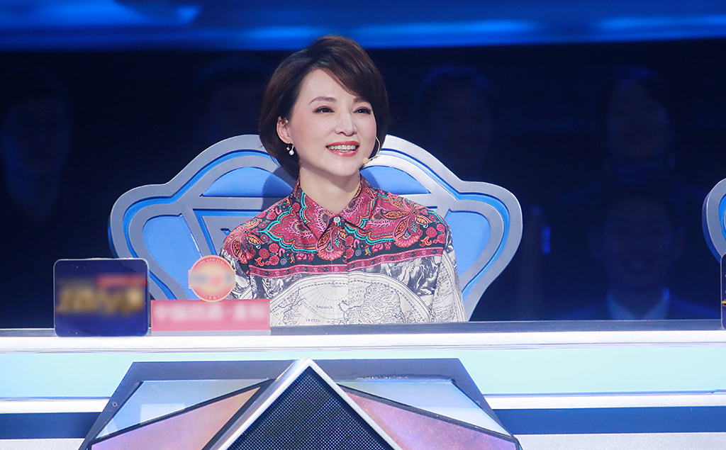 原创董卿担任《主持人大赛》评委,气质太好了,看不出有46岁!