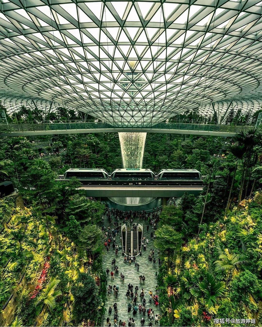 新加坡耗资85亿建设的全球最美樟宜机场美翻了