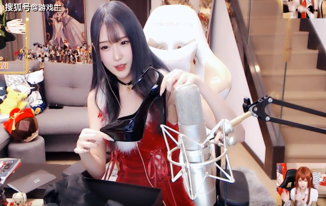 腐团儿也是爱不释手夸这高跟鞋好看,看到这一幕,不