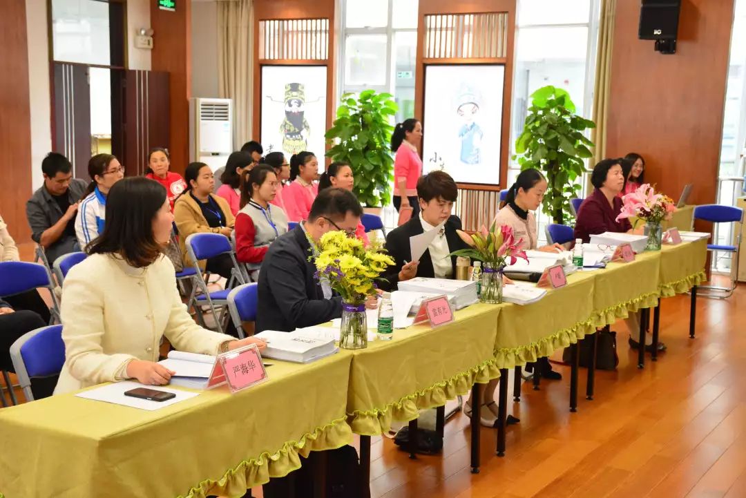 卢娟女士;珠海市香洲区梅华幼儿园副园长,幼儿园副高级教师--谭玉梅女