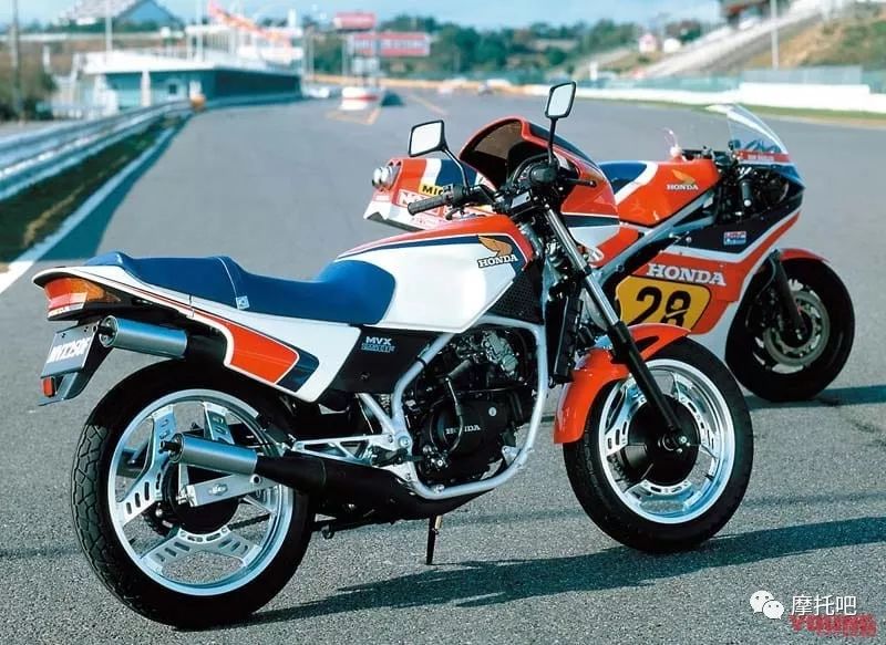 上世纪80年代,本田为了挑战雅马哈rz250在市场上的地位,在推出了vt250