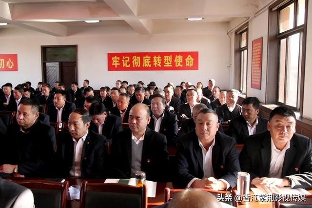 《公司年度工作报告》,职工培训中心主任王建民代表公司作的《关于