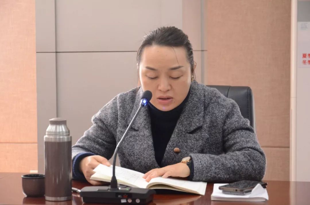 首先,城西街道办事处副主任李玲方作"红船精神的历史内涵与时代价值"