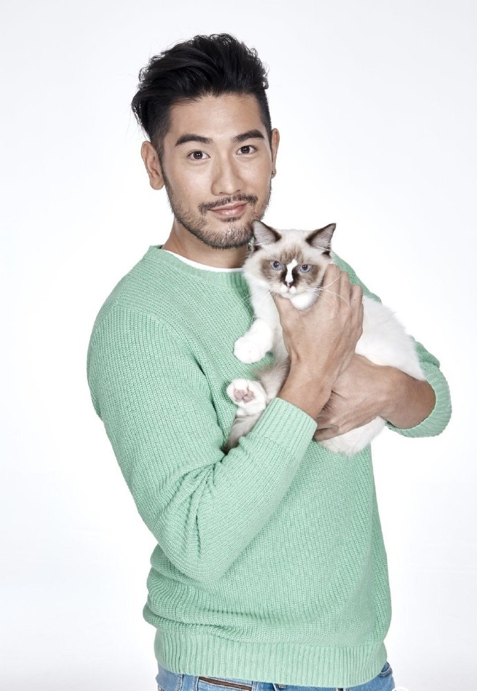 原创高以翔去世一个月粉丝带祭品到事发地缅怀暖心举动引人泪奔