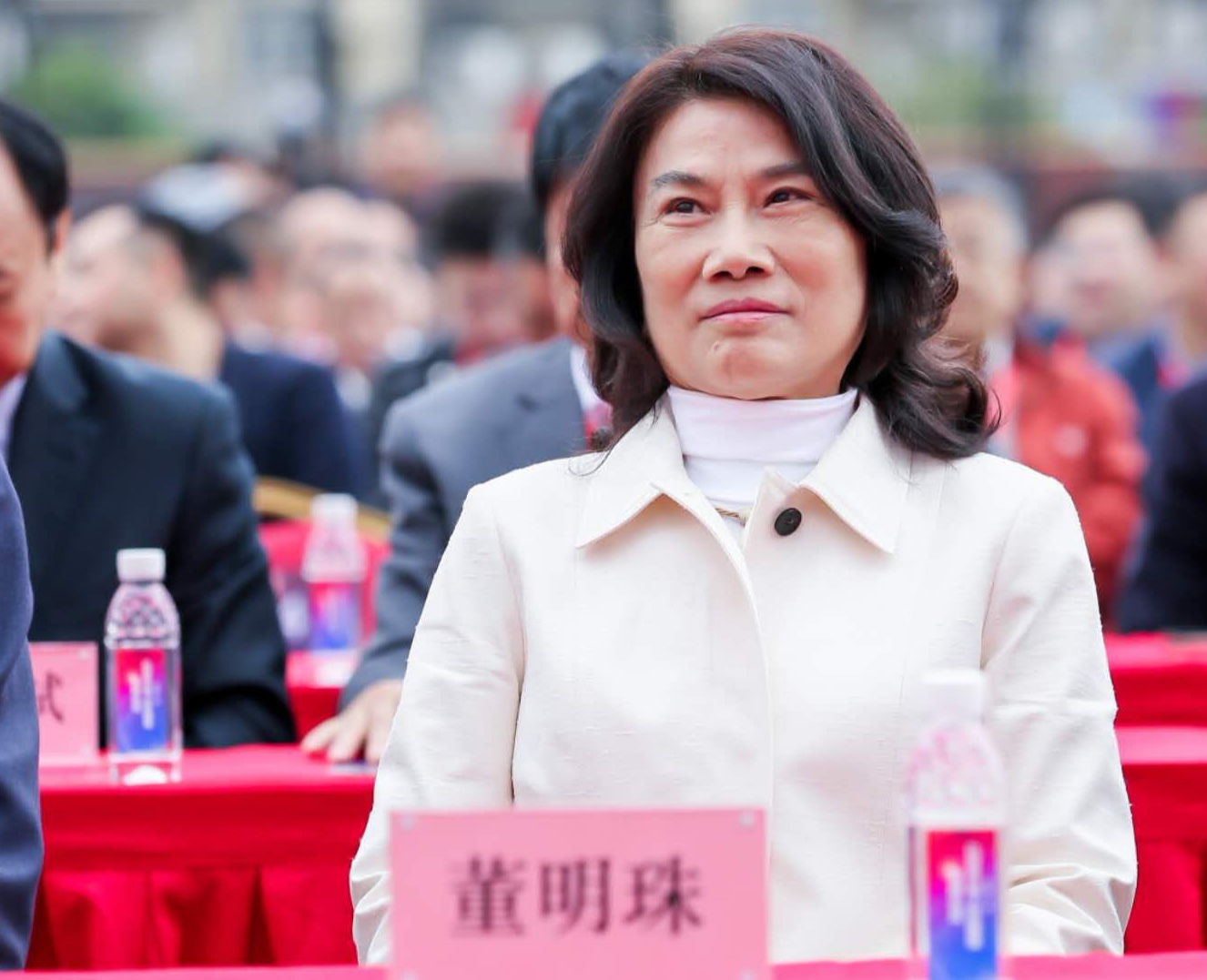 董明珠:要有刀刃向内的勇气,敢于向奥克斯的错误亮剑_格力电器