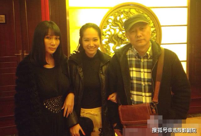 女儿宣布张咪抗癌成功已经升级做外婆,晒祖孙合影自曝悄悄完婚_李洛伊