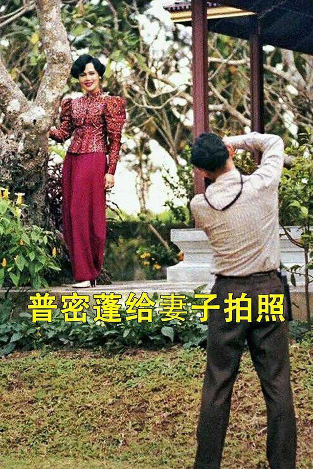 诗丽吉带情人四处张扬,没想到遇上普密蓬国王,保镖匆忙敬礼好尬