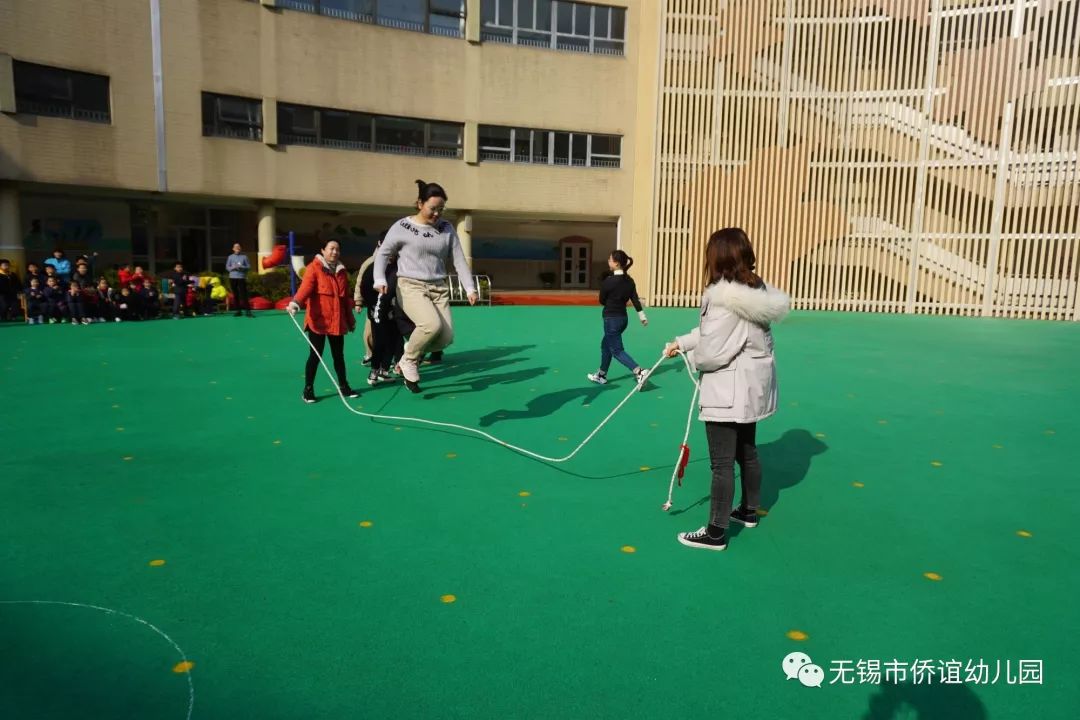 一字一句,一点一画,一剪一贴中感受侨谊孩子的智慧与美感,那感受跳绳