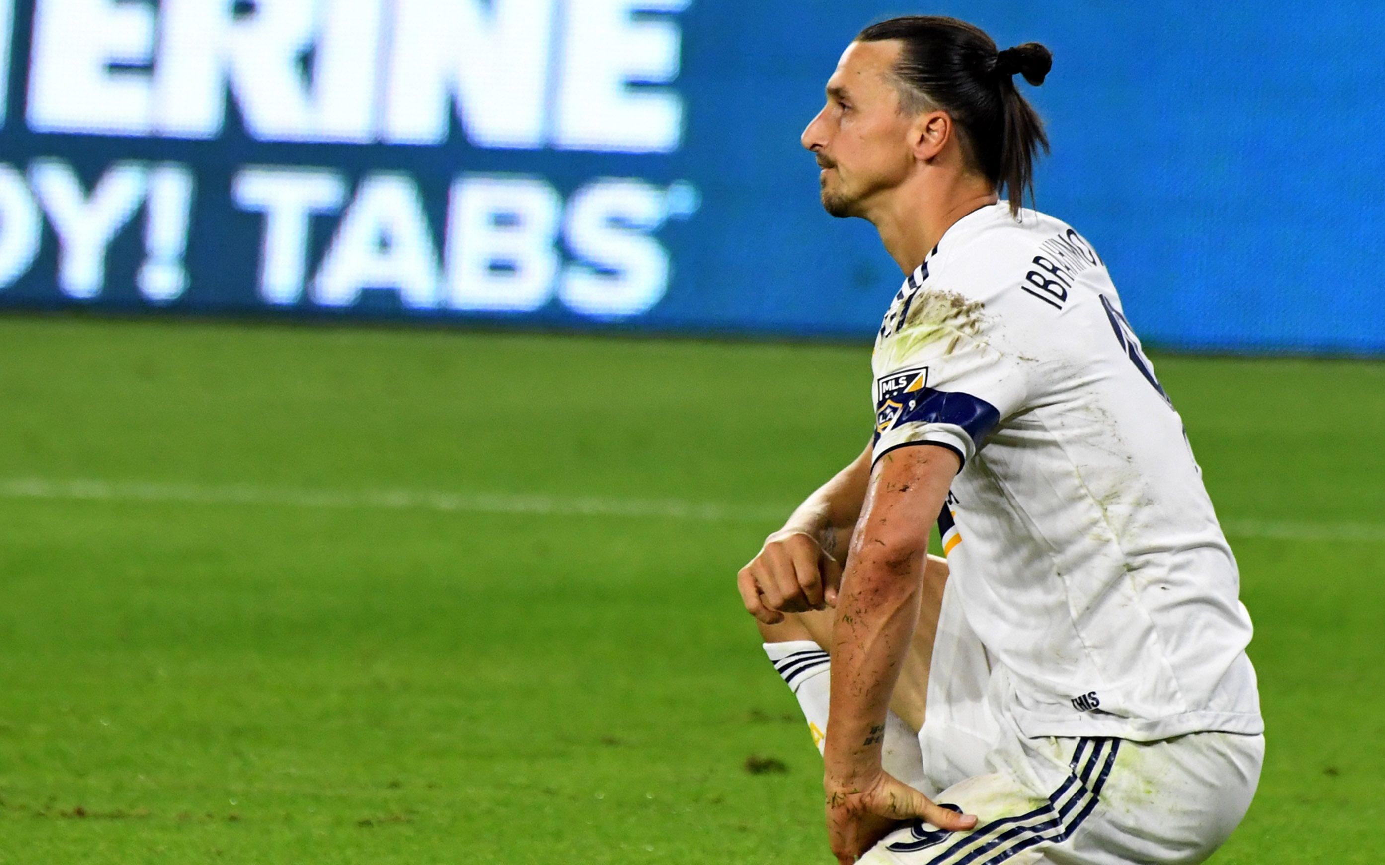 足球上帝再战恶魔38岁伊布回归ac米兰