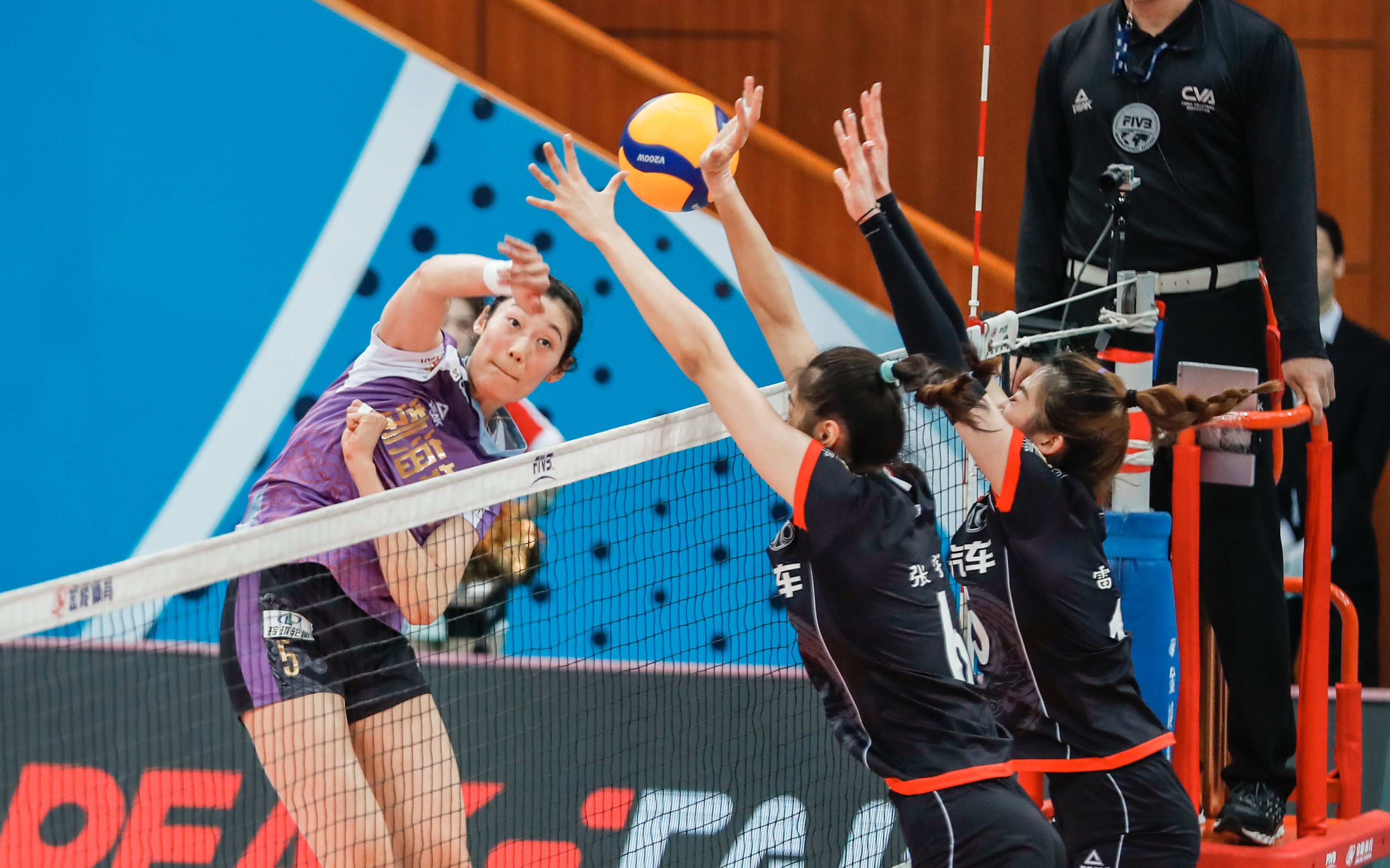 卫冕冠军北京女排坐镇主场迎战去年亚军天津女排
