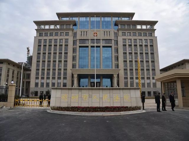 12月28日上午,樟树市人民法院举行新审判综合大楼搬迁启用仪式.