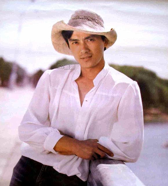 老照片欣赏68位银幕帅哥闪亮在80年代老电影中那时他们真年轻