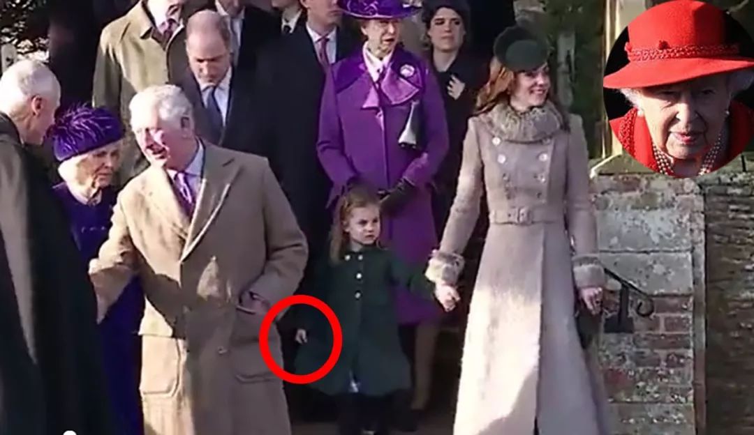 英国女王抱着夏洛特图片