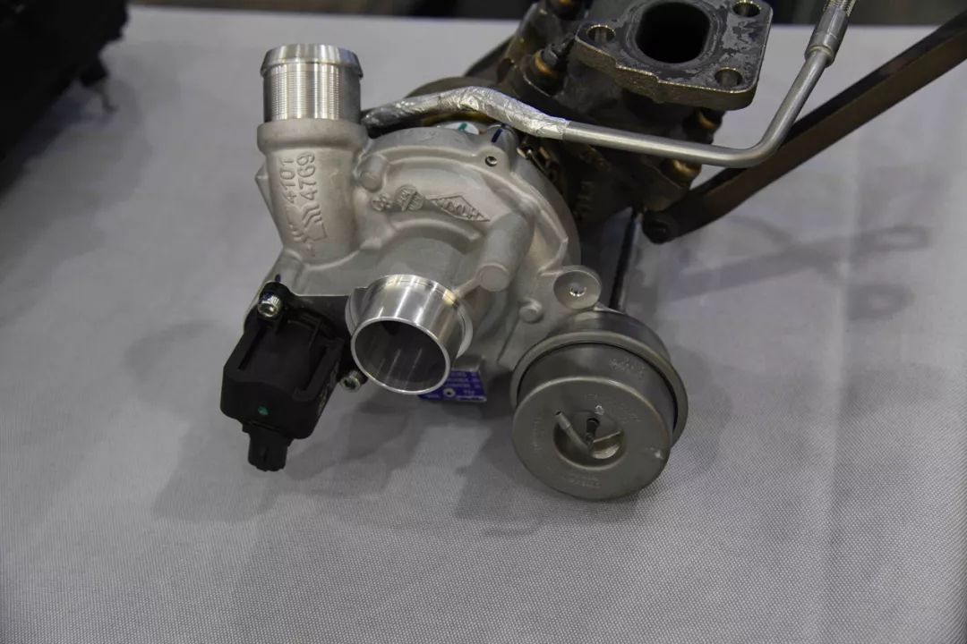 全新ep6第二代发动机在热管理方面也采用了较新的技术,首先它采用了