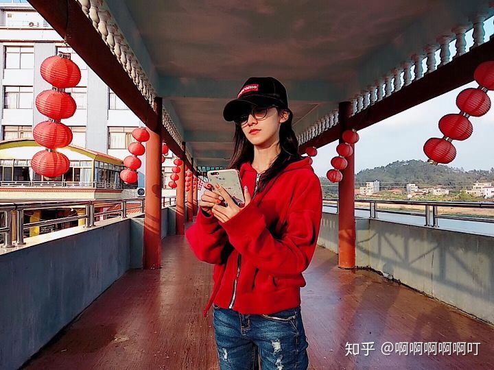 广东最美独眼女孩:没什么大不了,因为一只眼也能做得很好