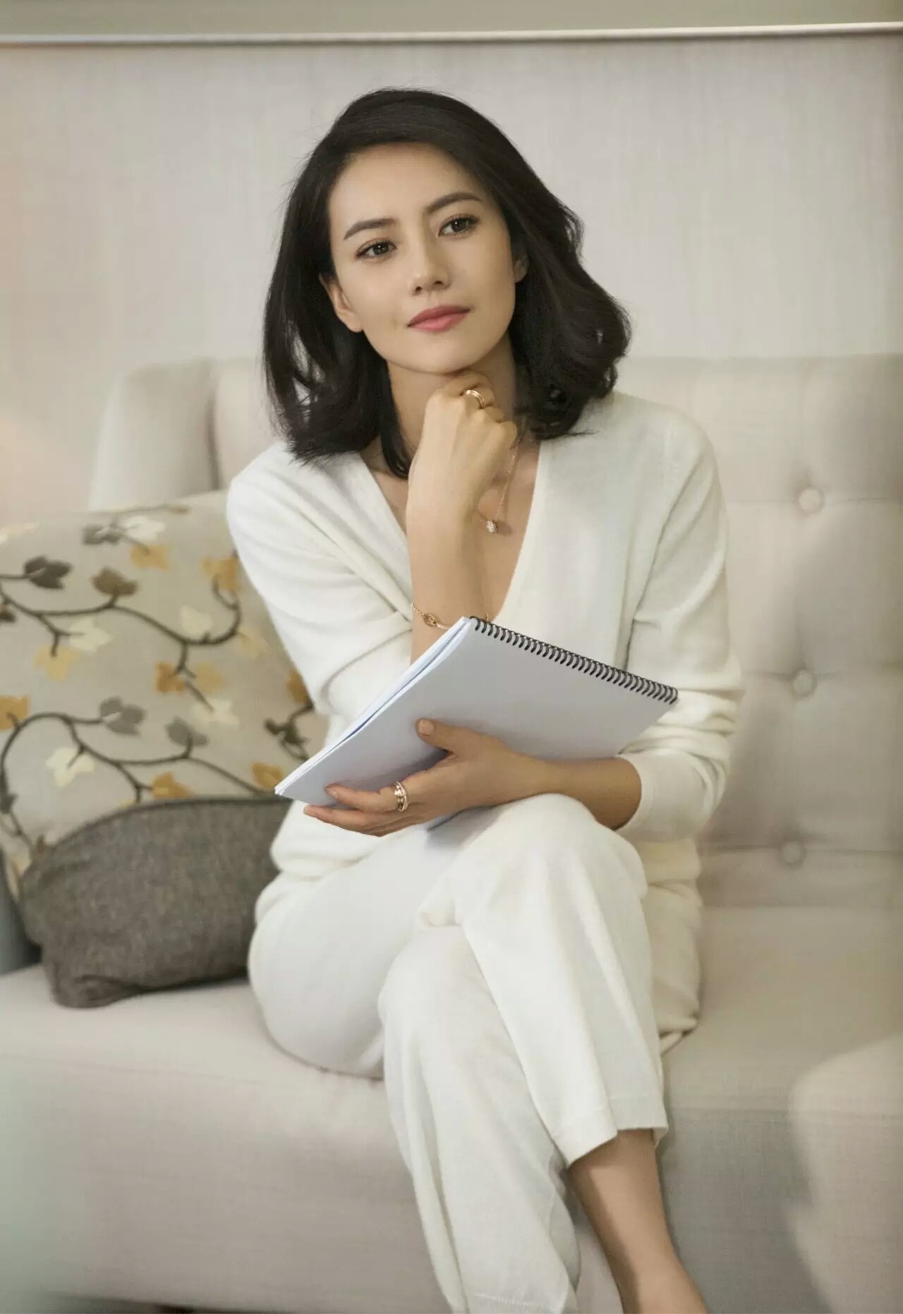 说到高圆圆,就不得不提电视剧《倚天屠龙记》,她当年凭借周芷若一角