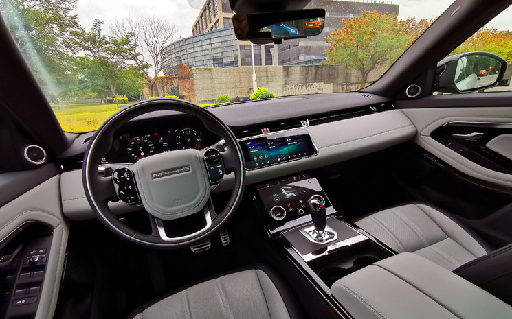 首台2020款路虎极光到店新内饰科技感爆棚外观帅气不输宝马x3