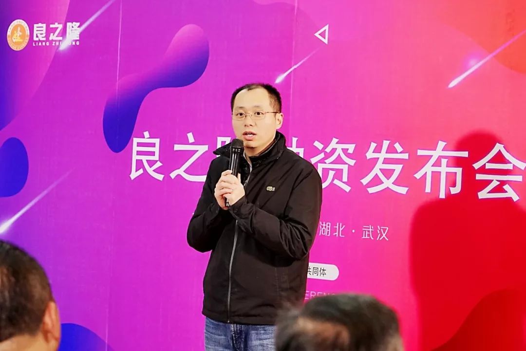 并且表示,朱长良先生作为一名实干家,创新者,热心助力公益事业,同时良