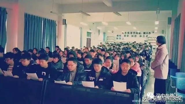 漢中鋪鎮(zhèn)中學(xué)2019掀起經(jīng)典誦讀校園文化熱潮(圖15) 漢中鋪鎮(zhèn)中學(xué)2019掀起經(jīng)典誦讀校園文化熱潮(圖15)