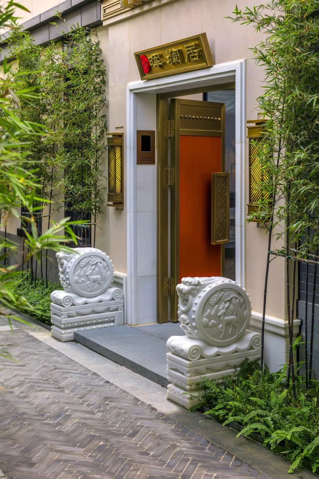 抱鼓石照片——作为新中式建筑的旗帜ip,泰禾始终以匠心造院,高举