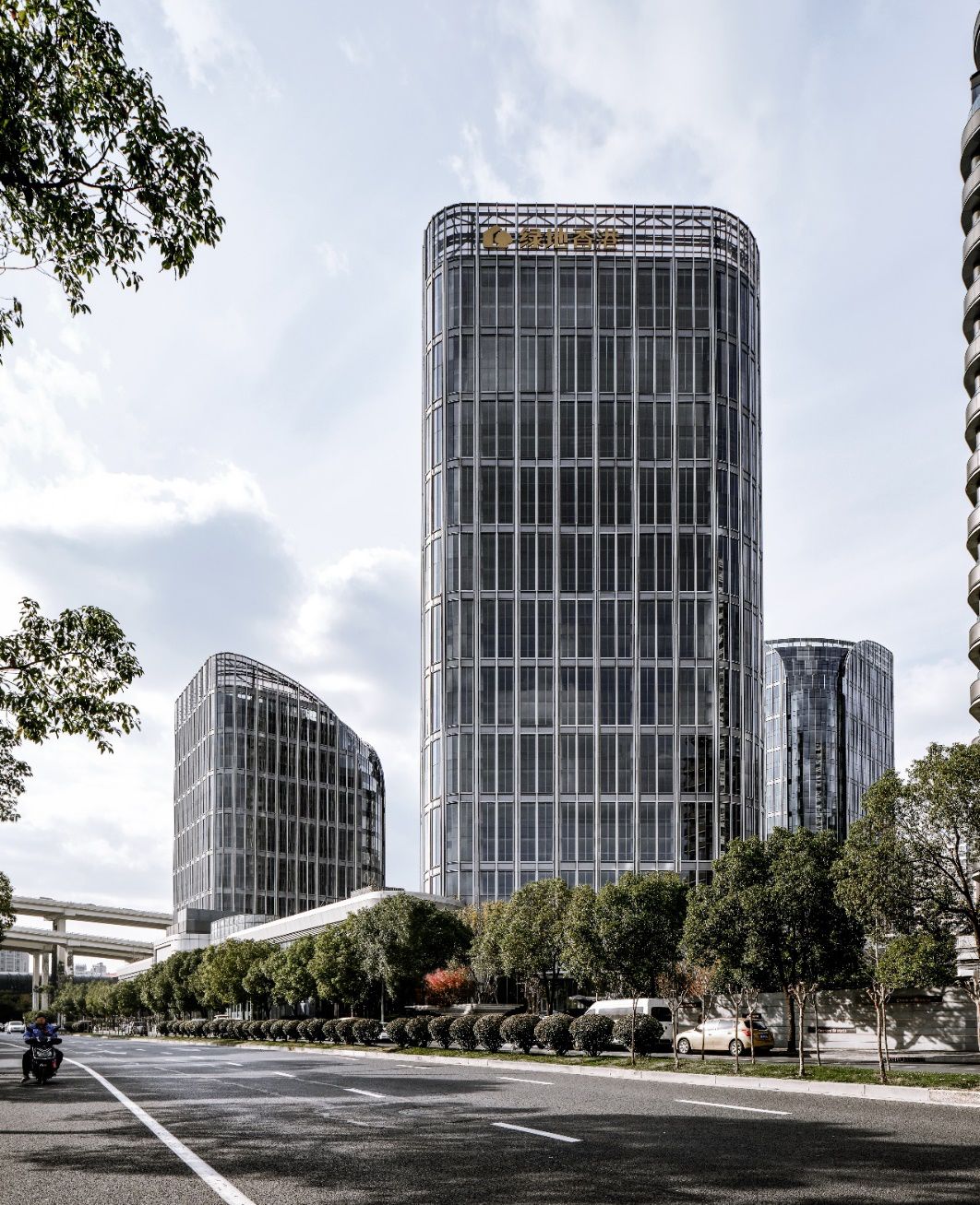 2019绿地香港载誉而归,斩获38项行业大奖!