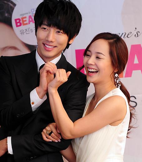 原创辣妈柳真时隔4年拍新剧 与奇太映已结婚8年 年轻是韩圈颜值扛把子