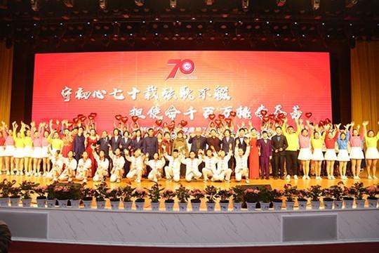 商丘市第一中學(xué)舉行建校70周年教學(xué)成果展示活動(dòng)(圖1) 商丘市第一中學(xué)舉行建校70周年教學(xué)成果展示活動(dòng)(圖1)